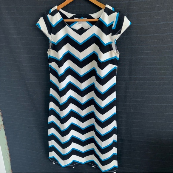 Madison Leigh Women’s Cap Sleeve Zig Zag Chevron Black White Blue Dress 6 - Picture 2 of 9